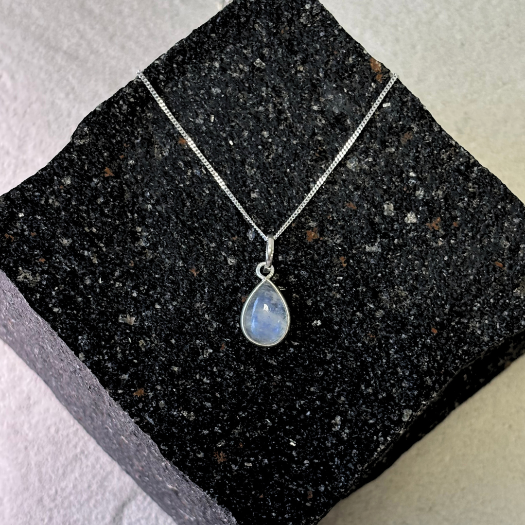 Regenbogen Mondstein Kette I Echtsilber 925 in AA Qualität