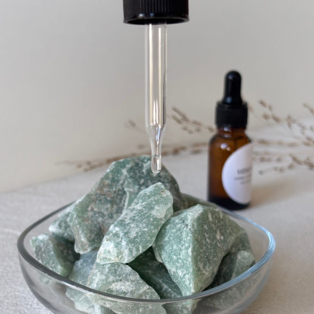 Kristall Diffuser mit grünem Aventurin und Pipettenfläschchen – energetische Raumbeduftung für Harmonie und Balance